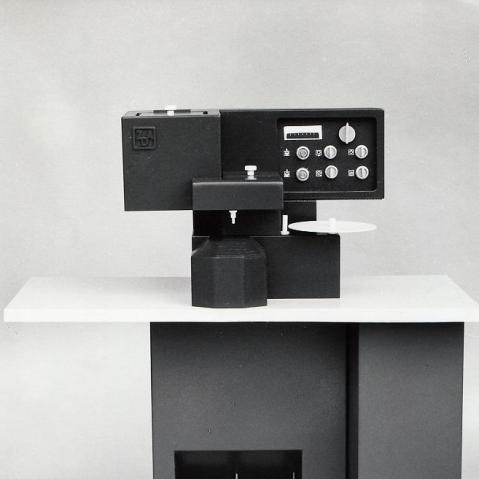 Tvarové riešenie strojov pre obuvnícky a kožiarsky priemysel, ZDA Partizánske, dizajn Ján Čalovka, foto: rodinný archív
